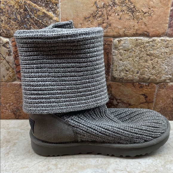 UGG Australia Classic Cardy Knit Button Boots Gray Women’s Size 8 Cozy Shoes - Picture 9 of 15